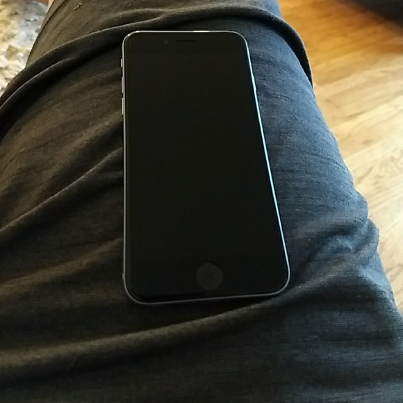 Iphone 6 unlocked PRICE NEGOTIABLE - Picture 2 of 2